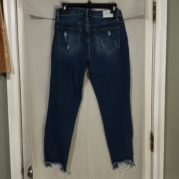 YMI dream size 9 women’s jeans
Mid rise ankle - Picture 4 of 4